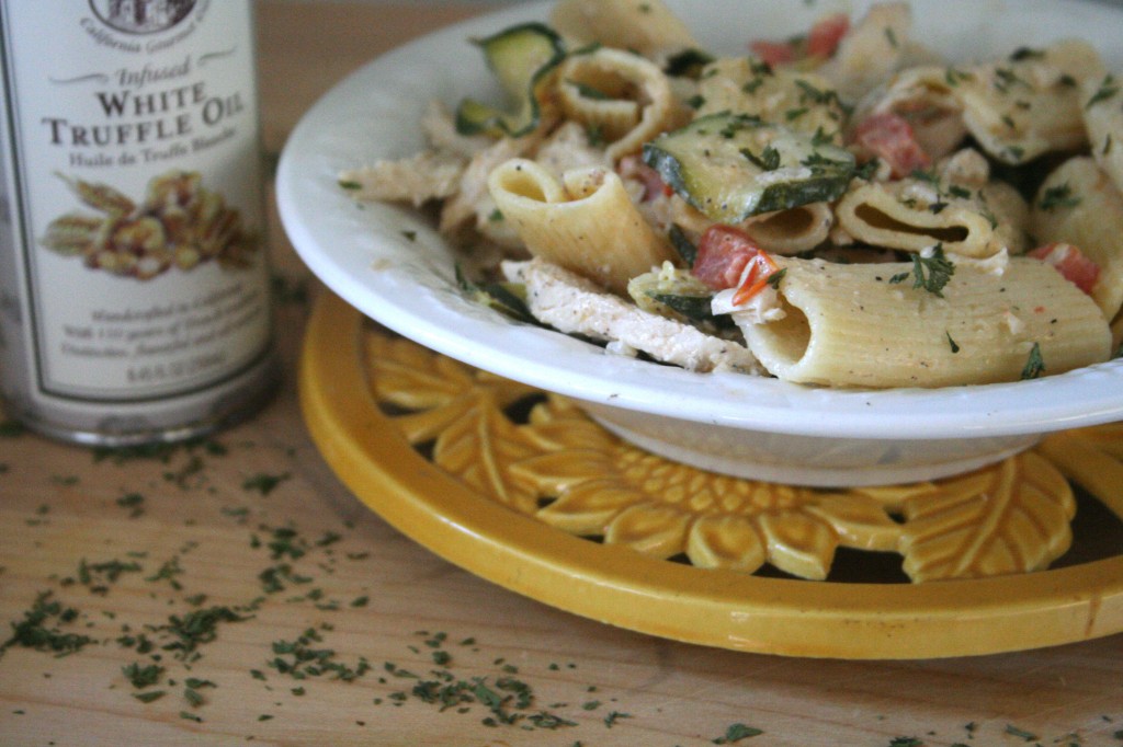 work with what you've got. [rigatoni w. truffle oil cream sauce, zucchini, tomatoes, goat cheese